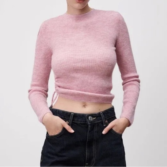ZARA Gorgeous Pink Crop Sweater with a fun ruching on one side🔥🔥🔥 - Picture 3 of 7